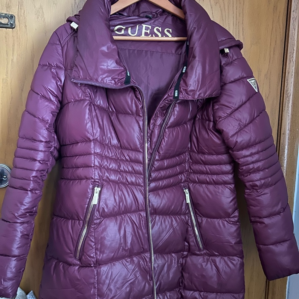 GUESS
Water Resistant Hooded Puffer Jacket In Jam Size
Large - Picture 6 of 12